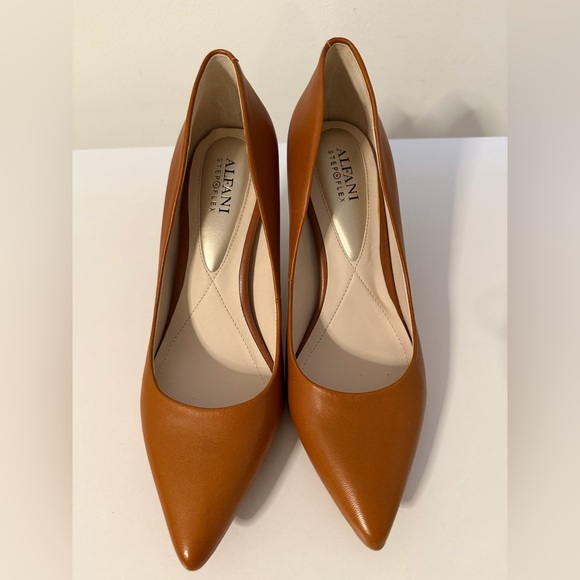 Alfani Size 7.5 Step ‘N Flex Pointed-Toe Pumps - Cognac Tan - Picture 2 of 16